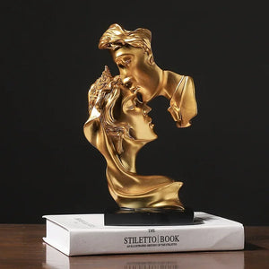 Lovers Statue Figurine Kissing Posture Model